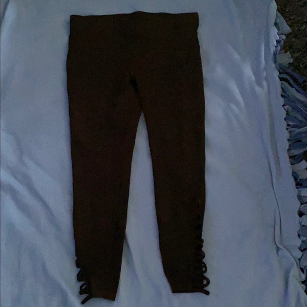 Express leggings with cross cross details